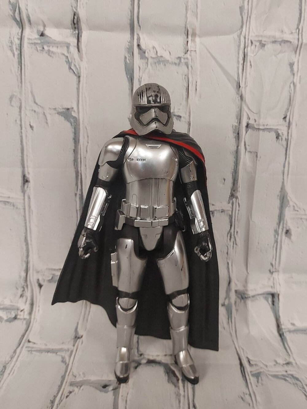 Star Wars Captain Phasma Figure Chrome Armor Cape